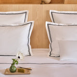 Drap pour lit King Size en satin lisse 300 fils New York, 300x310 cm - Frette